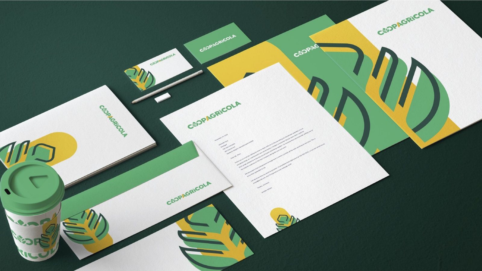 Papelaria Coopagrícola em verde e amarelo com grafismos orgânicos
