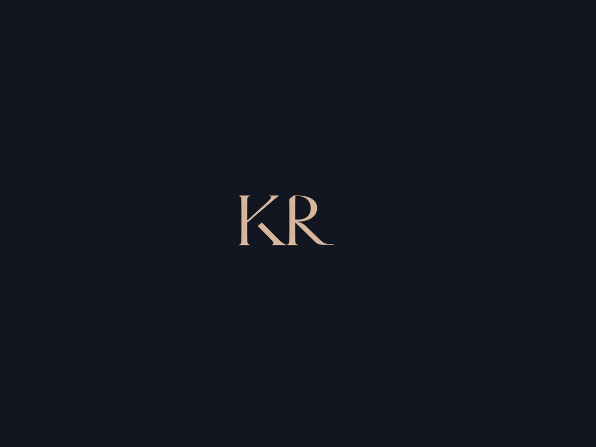 KRCON Empreendimentos: Redesign da marca KRCON Empreendimentos: do logo vermelho em caixa alta ao monograma KR dourado sobre azul profundo.