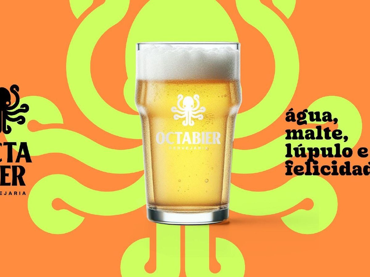 Vaso de chopp Octabier sobre fondo naranja