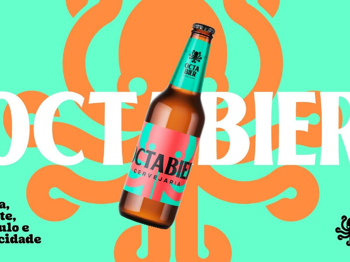 Botella long neck con la etiqueta Octabier